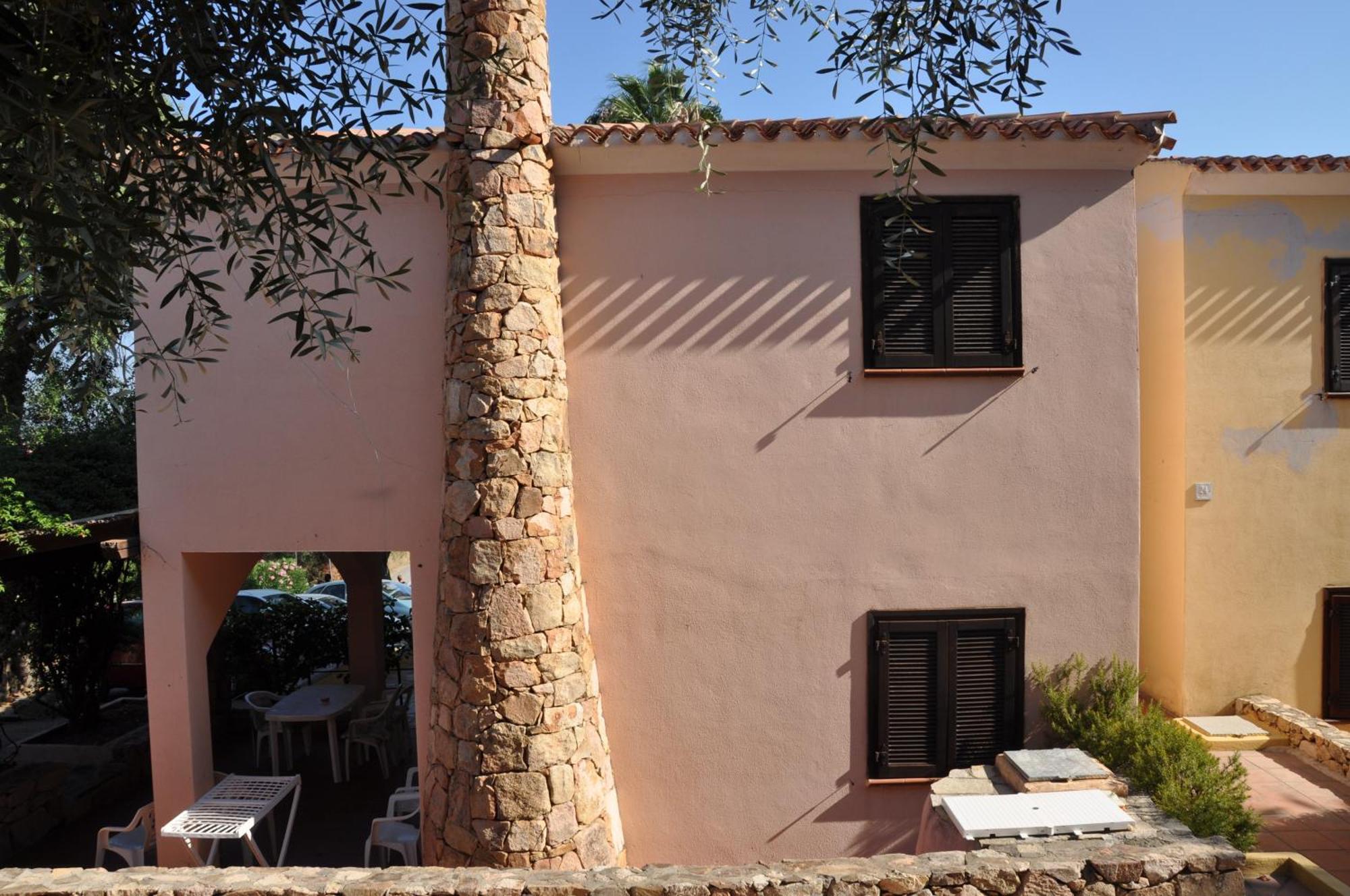 Borgo Le Logge Aparthotel Budoni Bilik gambar